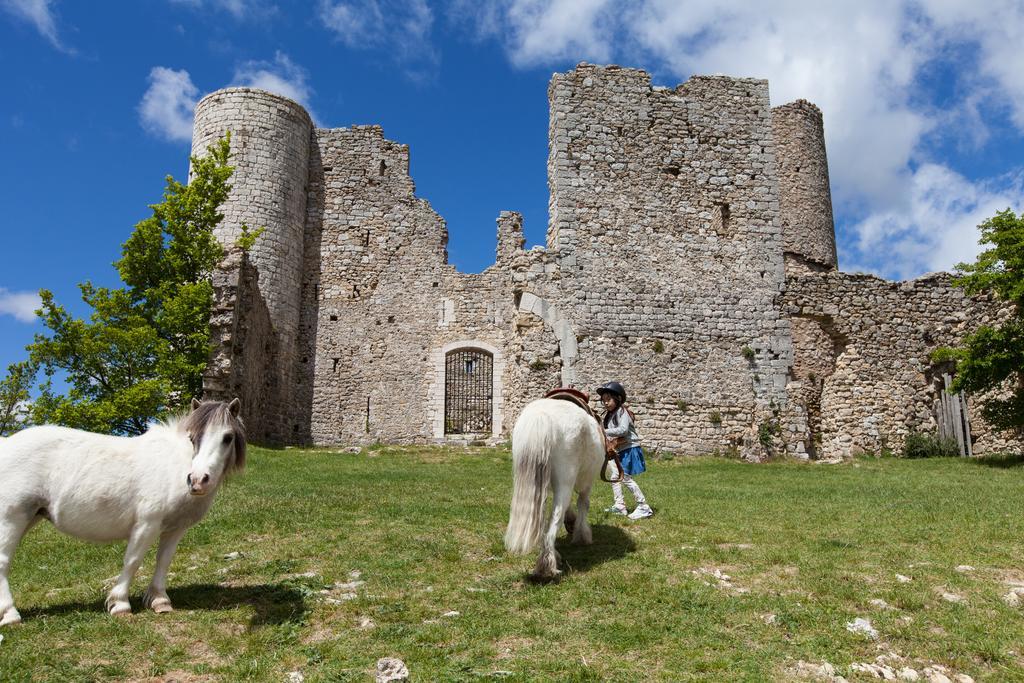 Ferme Saint Pierre Hotel Bargème Kültér fotó